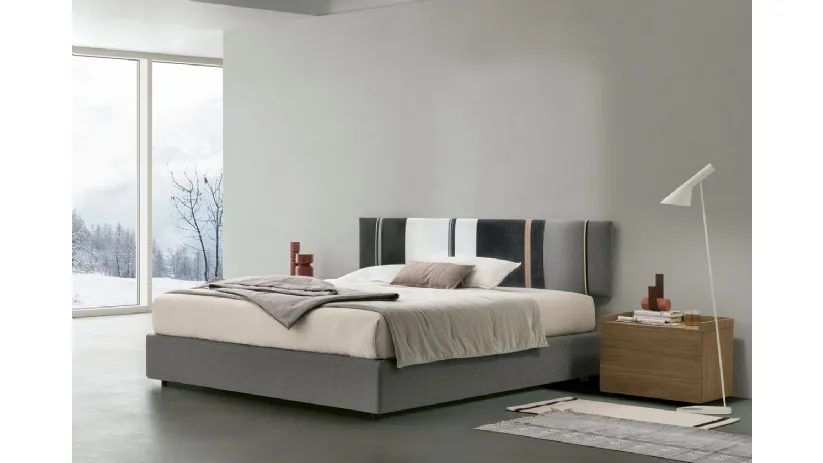 Letto sommier Diagonal con box contenitore e pannello testiera di Tomasella