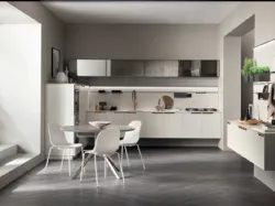 Cucina su misura Mia in Bianco Prestige ed Alluminio di Scavolini